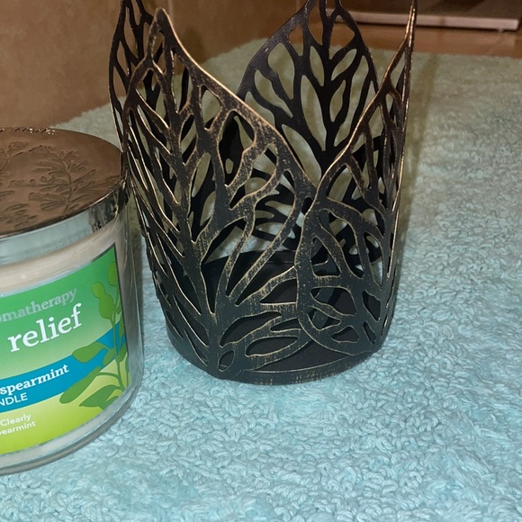 Fall leaves candle holder and two refreshing stress relief candles - Picture 2 of 7